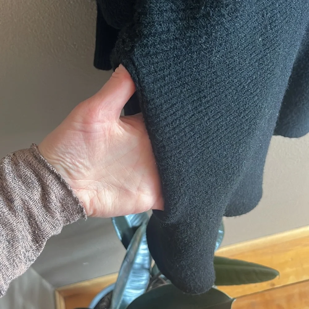 Love Stitch Sweater Dress with pockets - Picture 3 of 6